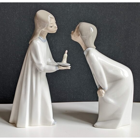 2 Lladro Girls Sisters in Nightgowns Holding Candle Figurines #4868 & #4873